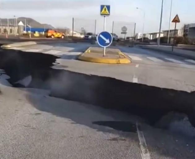 Large cracks have appeared in the roads of the Icelandic town of Grindavík. Photo: Mrgunsngear /...