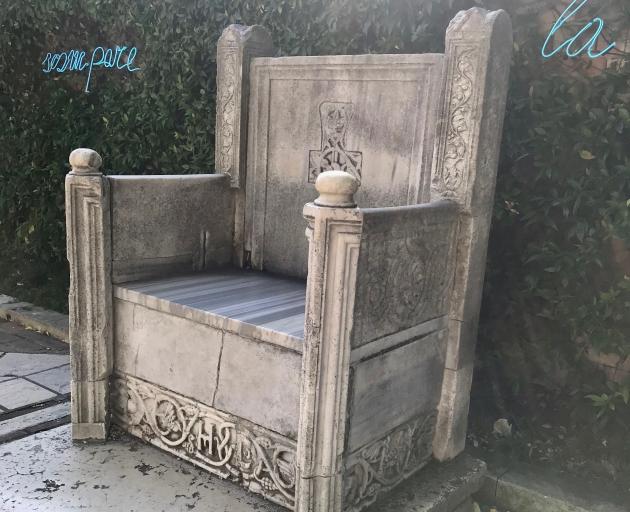 The courtyard’s antique marble chair on which Peggy Guggenheim often posed for photographs.