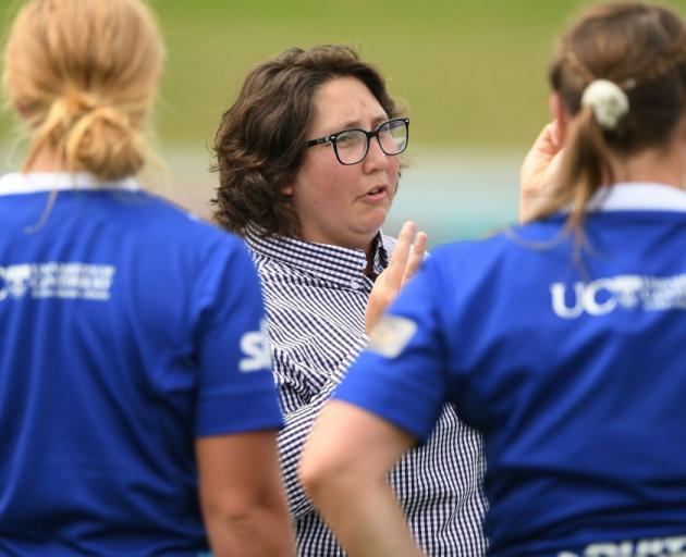 Matatū head coach Whitney Hansen talks to her team. PHOTO: GETTY IMAGES