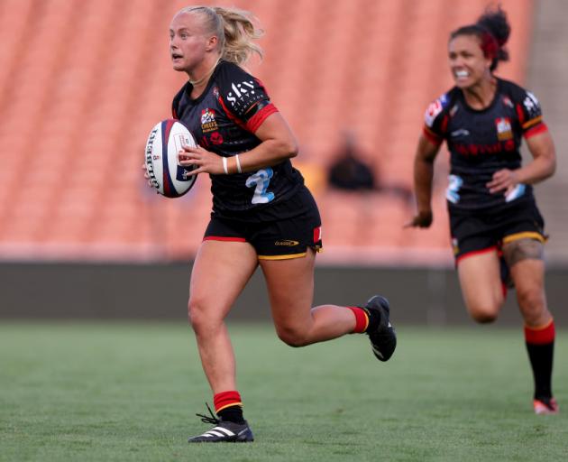 Chiefs Manawa back Grace Steinmetz, flanked by Ruby Tui, in action for Chiefs Manawa against the...