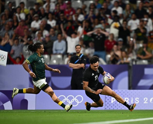 Moses Leo scores New Zealand's third try against South Africa. Photo: Reuters 