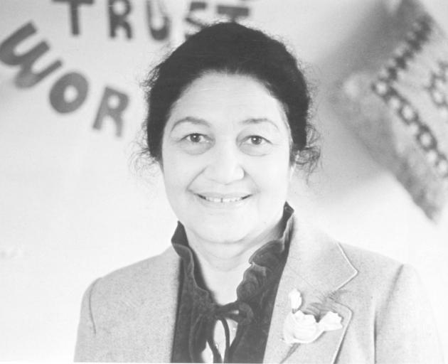 Dame Mira Szaszy