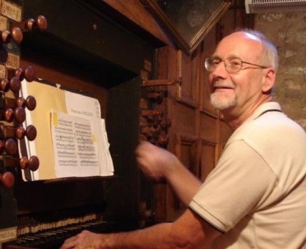 Organist and pianist Chris Hainsworth.