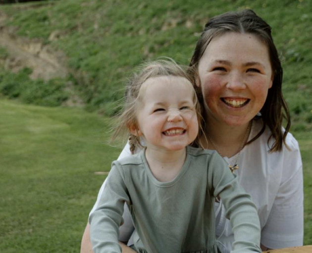 Briar Dawson and her 3-year-old daughter Elsie. Photo: Supplied/Givealittle