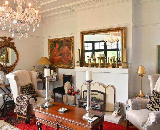 When the Scorgies moved in, the front drawing room had blue walls and a red fireplace. ‘‘I wanted...