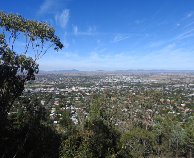 Tamworth,  in the New England region of New South Wales, Australia, has a population of about 60...