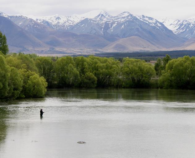 High country fishing on Lake Alexandrina. Photo: Allied Press 