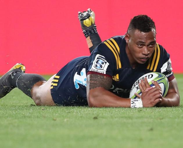 Tevita Li capitalised on a botched kick to score for the Highlanders. Photo: Getty Images 