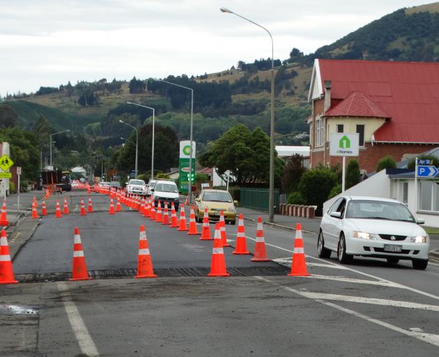 Cars negotiate the single-lane access to a large section of Gordon Rd. PHOTO: BRENDA HARWOOD