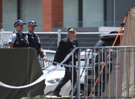 Police officers enter a tent at the scene of the shooting at Bondi Beach in Sydney. Photo: Reuters