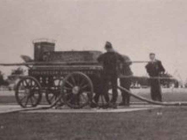 The 1862 arrival in Dunedin of the horse-drawn Shand Mason manual engine gave the town's fire-fighting force a major boost. It required 28 men to operate the "pumping poles" on either side to project two streams of water 12m into the air. Photo 