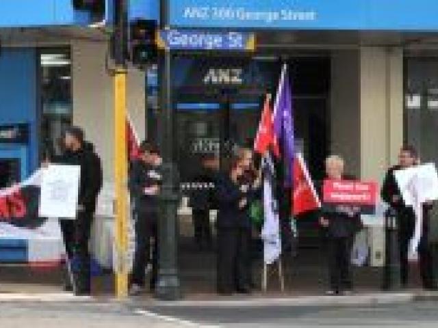ANZ workers protest against a move to make their hours of work more variable. Photo by Linda Robertson. ANZ workers protest against a move to make their hours of work more variable. Photo by Linda Robertson.