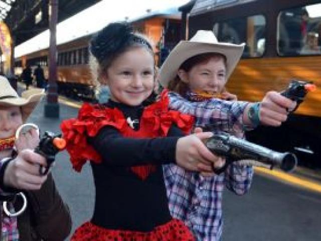 Ready to go on the Taieri Gorge Railway Crunchie Bar train ride yesterday are (from left)  Laura (8), Caitlyn (5) and Annabelle (10) Ring, of Dunedin. Photo by Peter McIntosh.