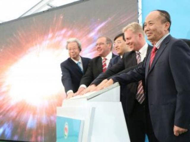 Officially opening the new $236 million Oceania Dairy factory in Glenavy yesterday are (from left) the chairman of the China Dairy Industry Association Song Kungang, Oceania Dairy Foundation Farm supplier Ian Moore, the president of Inner Mongolia Yili In Officially opening the new $236 million Oceania Dairy factory in Glenavy yesterday are (from left) the chairman of the China Dairy Industry Association Song Kungang, Oceania Dairy Foundation Farm supplier Ian Moore, the president of Inner Mongolia Yili In