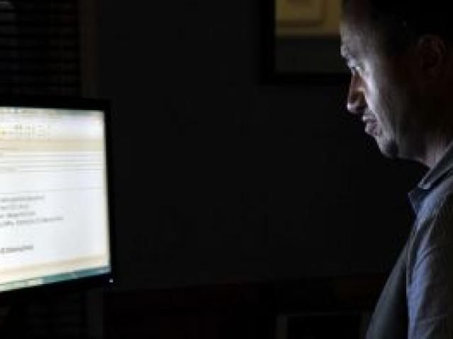 Otago Primary Principals' Association president Whetu Cormick reads an email from Novopay, hours after a privacy breach by the payroll system was revealed. Photo by Craig Baxter.