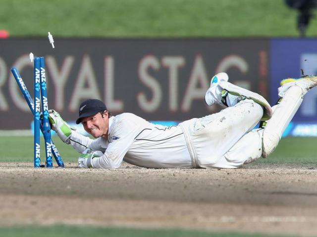 BJ Watling dives for the bails as Theunis de Bruyn is dismissed. 