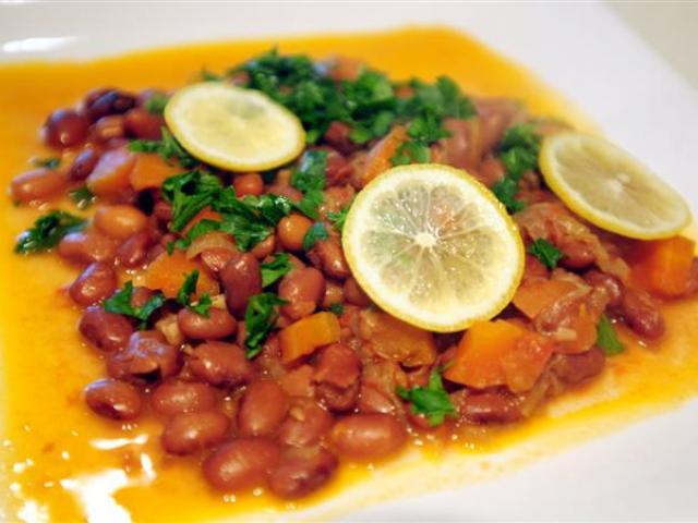 Beans plaki is a popular cold dish in Turkey. Photo by Craig Baxter.