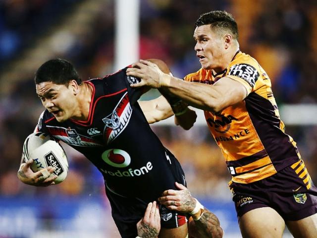 Issac Luke carries the ball for the Warriors. Photo: Getty Images