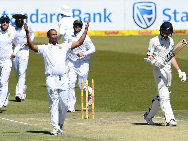 Vernon Philander takes the wicket of Mitchell Santner. Photo: Getty Images