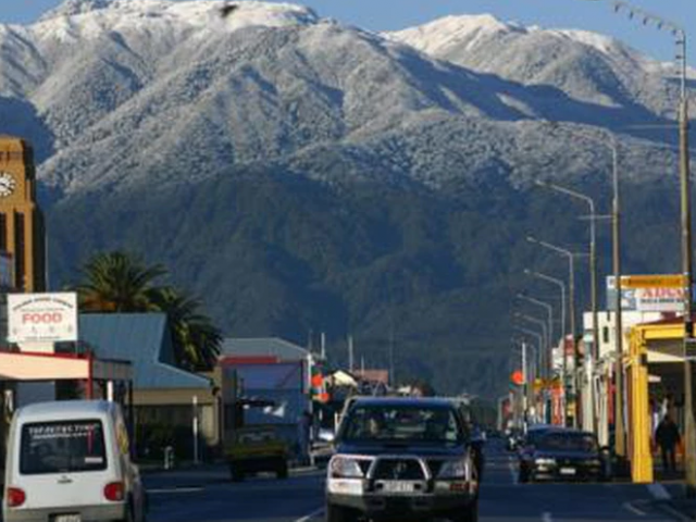 The temperature was an estimated 7 degrees at 2am in Westport's main street. Photo: NZ Herald