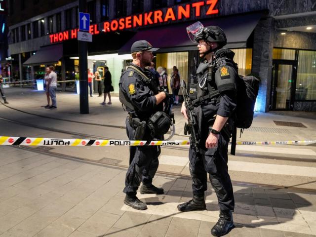 Security forces at the site of the shooting in central Oslo. Photo: Javad Parsa/NTB/via REUTERS 