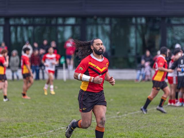 Hornets second rower Phil Nati runs on to the field. Photo: Seta Timo