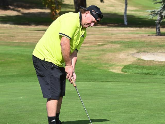 Island Park’s Mike Wray attempts to sink a putt during the Metropolitan senior A pennant series...