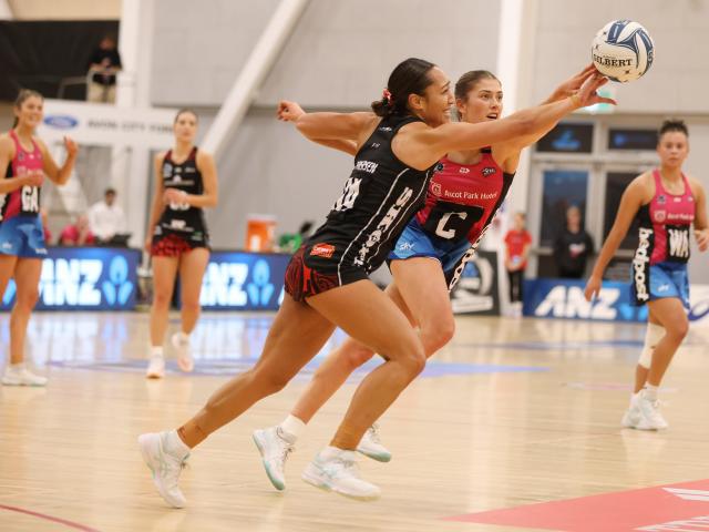 Tactix wing attack Erikana Pederson and Steel centre Kate Heffernan battle for the ball during...