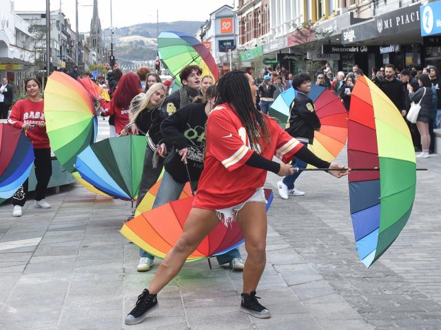 Dancers crowd George St for a flash mob on Saturday. PHOTO: LINDA ROBERTSON