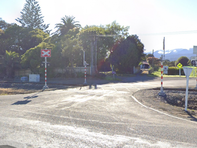 The level crossing on Mcleavey Rd, Ohau, near where the incident took place. Photo: Google Maps 