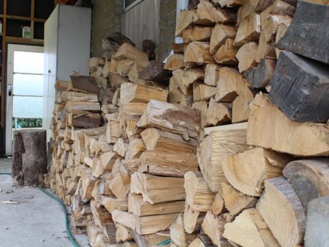 Make sure you get the most out of your firewood by buying wood that is dry enough to burn hot.