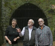 Geoff Gabites (centre) of Cycle Journeys based in Christchurch talks to Dunedin Tracks and Trails...
