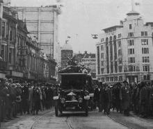 Funeral procession of Prime Minister William Massey passes along Lambton Quay, Wellington. —...