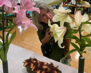 American lily judge Rose Martinson takes a close look at the show’s champion stem, Neil and Julie...