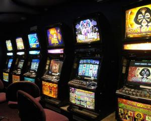 flaws_and_benefits_of_pokies_4f7c197704.JPG
