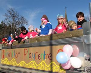 Frankton Playcentre youngsters waved to the crowds. Photo by James Beech