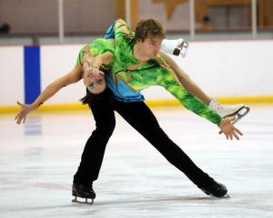Grant Howie (Dunedin) and Ariel Nadas (Auckland) on their way to winning the senior pairs title...