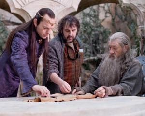Hugo Weaving (L), director Peter Jackson (C) and Ian McKellen are seen on the set of 'The Hobbit:...