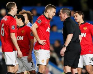 Nemanja Vidic (C) talks with referee Phil Dowd after being sent off. REUTERS/Stefan Wermuth