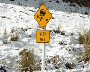 snow_closes_roads_around_the_region_4c212629a4.jpg