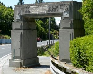 The Moller Park Memorial Arch in Ravensbourne. Photo by Gerard O'Brien.