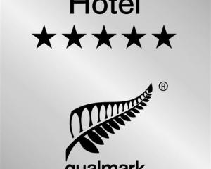 The new-look Qualmark star rating logo for hotels. Star-rated holiday parks and backpackers will...