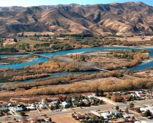 The Waitaki River bridges that residents want replaced.