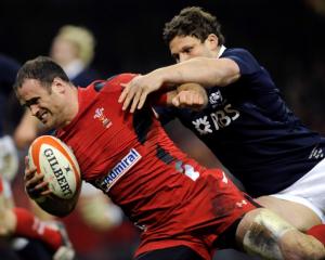 Wales' Jamie Roberts (L) on his way to the tryline against Scotland. REUTERS/Rebecca Naden