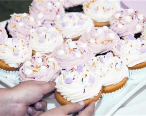 Yummy cupcakes at the wedding of Steve and Becky Weir in Invercargill. Photo by Emily Cannan...