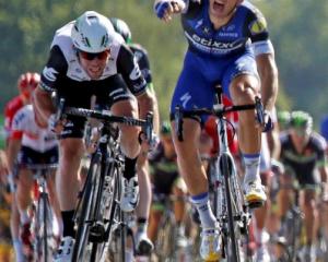 Mark Cavendish (L) sprints to the finish line ahead of Marcel Kittel. Photo Reuters