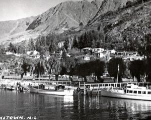 I've been sent several early 1950s postcards of Dunedin from the collection of a stationery shop...