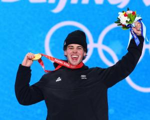 Nico Porteous celebrates his gold medal. Photo: Getty Images