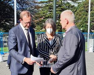 New Zealand Institute of Medical Laboratory Science president Terry Taylor (right) meets Health...