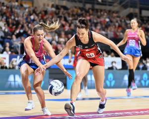Steel goal attack Georgia Heffernan (left) and Tactix goal defence Karin Burger compete for the...